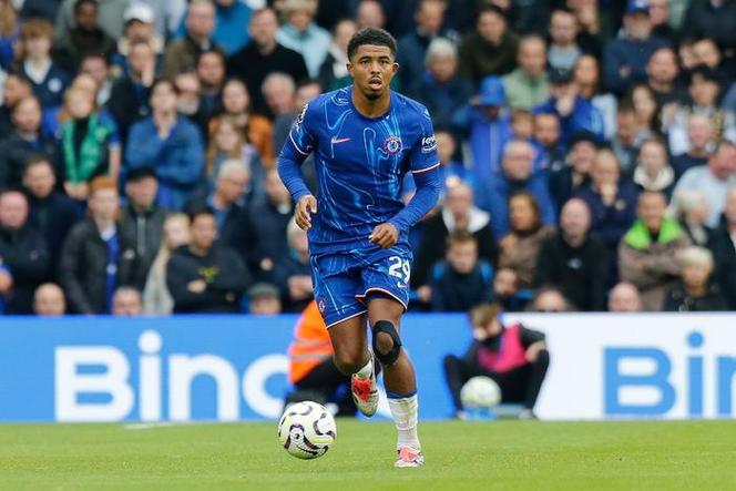 媒体称韦利斯福法纳疑似受伤，球员社媒辟谣：我没事