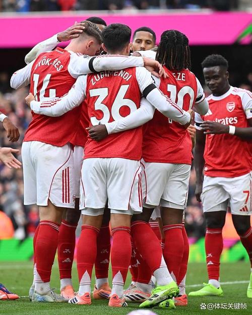 值得纪念！萨卡社媒晒照，庆祝达成阿森纳生涯300场里程碑+取胜